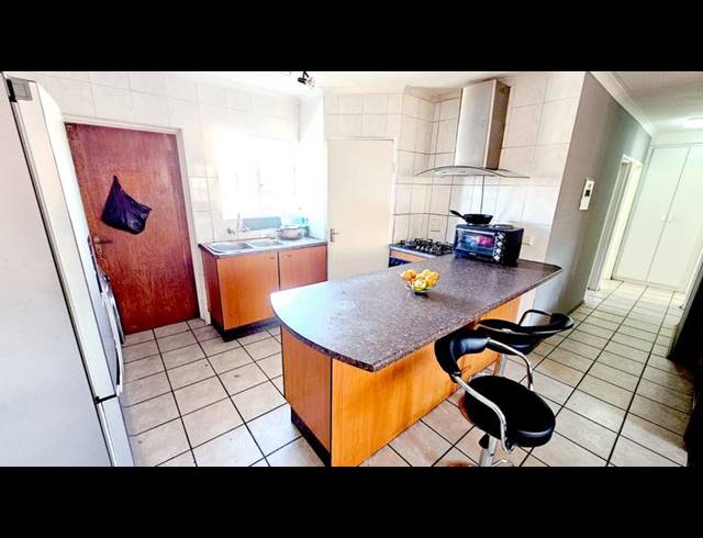 4 BEDROOM HOUSE FOR SALE IN CASTLEVIEW